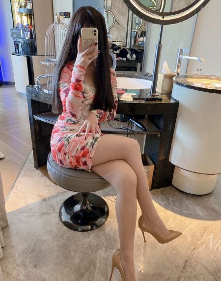 女大学生的沙龙室在线观看_高清无删减在线观看
